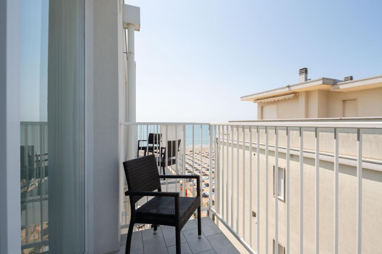 Hotel Boston 3 Stelle Superior Frontemare Lido di Jesolo Exterior foto